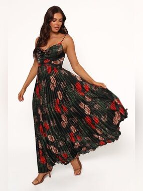 Petal + Pup Naira Pleated Maxi Dress - Green Floral 🌹🥀